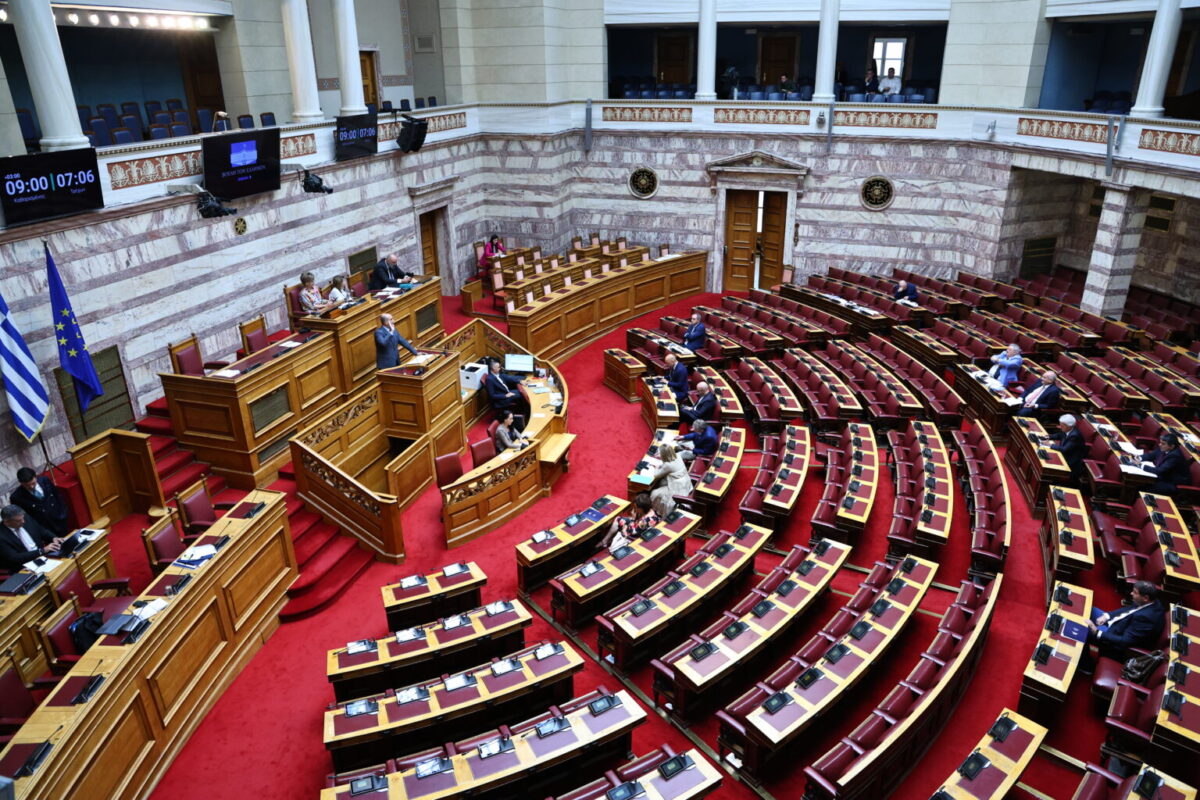 Το ΔΝΤ προβλέπει ταχεία μείωση του δημόσιου χρέους της Ελλάδας ως το 2031!