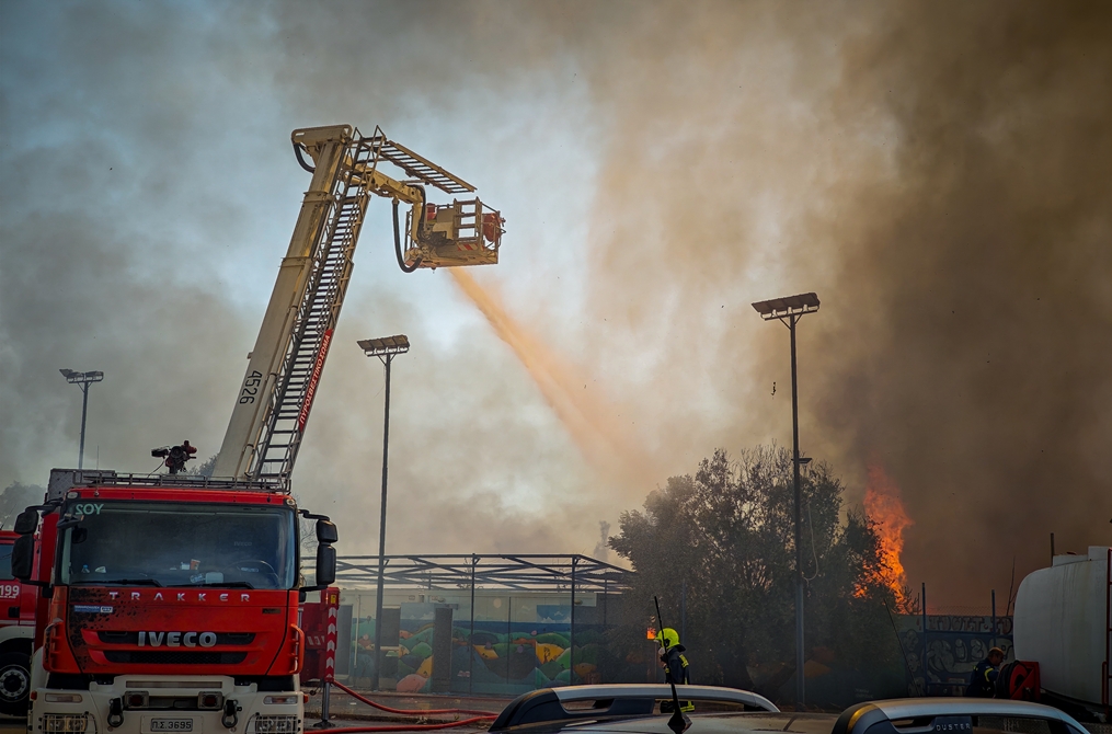 Θεσσαλονίκη: Φωτιά σε διαμέρισμα πρώτου ορόφου – Μια γυναίκα με εγκαύματα μεταφέρθηκε στο νοσοκομείο