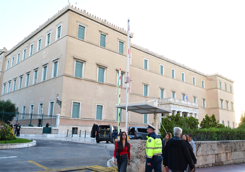 Λήξη συναγερμού μετά το τηλεφώνημα αγνώστου για βόμβα στη Βουλή