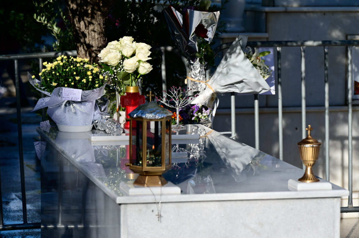 Συγκίνηση και θλίψη στο 40ήμερο μνημόσυνο του Μαζωνάκη (vid)