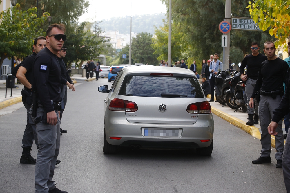 Στην Ευελπίδων ο Βαγγέλης Λιόλιος και οι άλλοι πέντε συλληφθέντες
