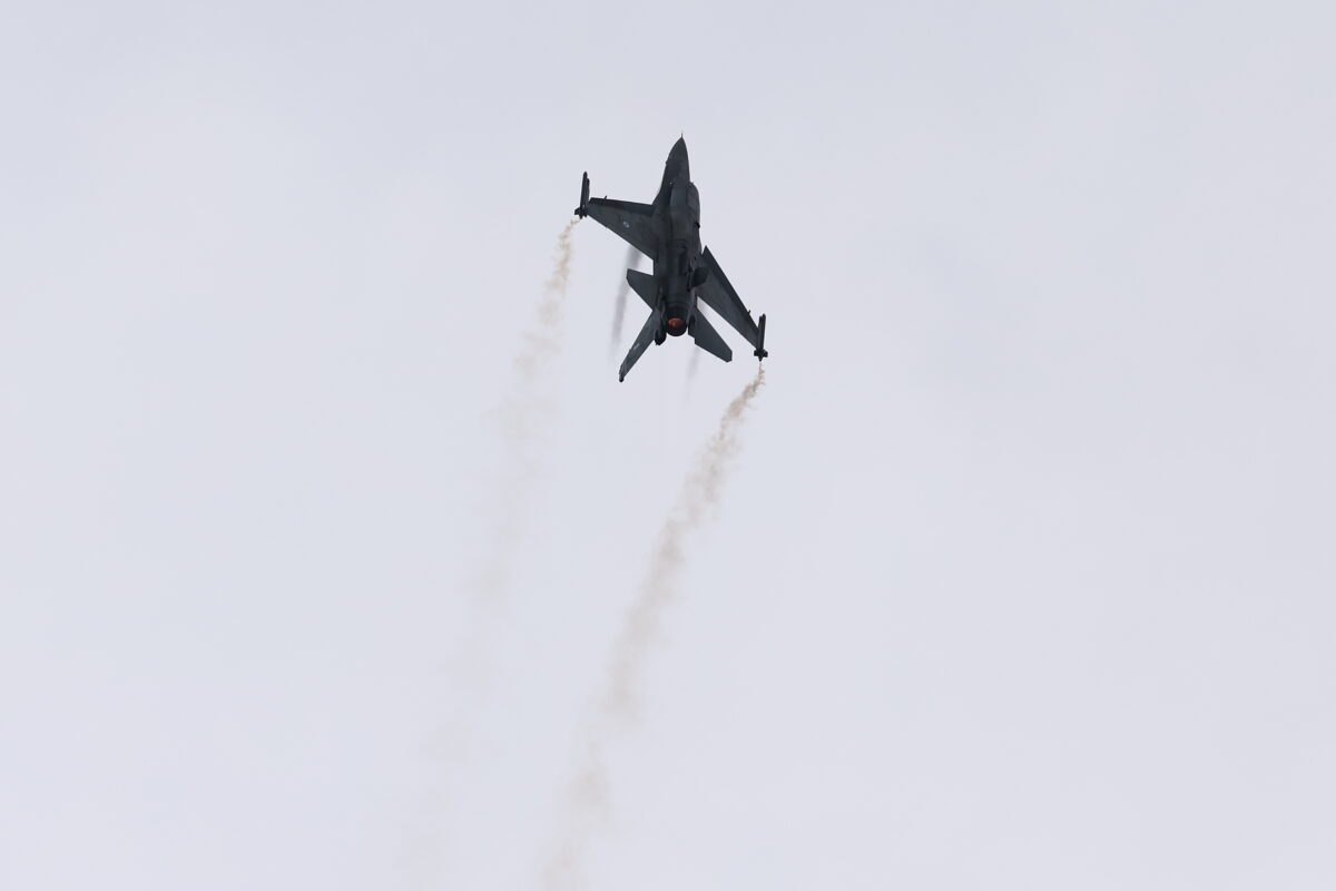 Το μήνυμα του πιλότου του F-16 στη Θεσσαλονίκη: «Μία λέξη αλλάζει την ιστορία, για τους Έλληνες είναι το ΟΧΙ» (vid)