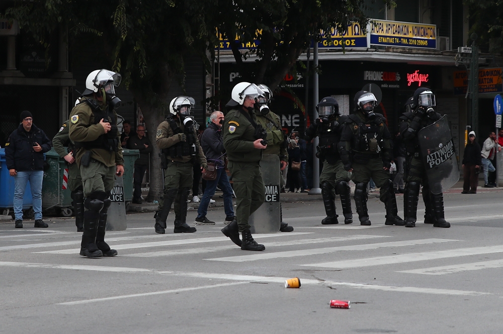 Θεσσαλονίκη: Επεισόδια στην πορεία κατά της ομιλίας Κασιδιάρη (vid)