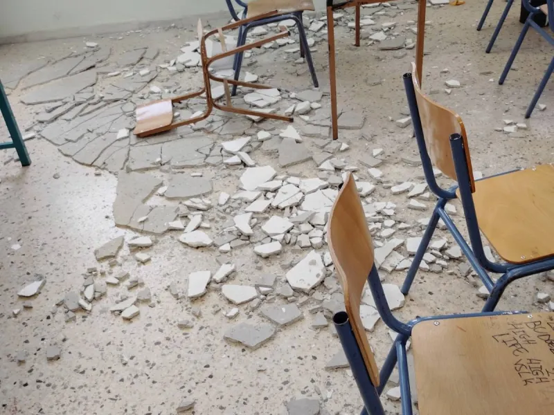 Θεσσαλονίκη: Από θαύμα γλίτωσε ο 14χρονος που έπεσε πάνω του σοβάς