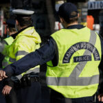 Πάνω από 1.700 οδηγοί και επιβάτες μηχανών και πατινιών «πιάστηκαν» χωρίς κράνος