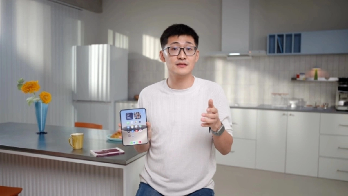 iPhone Duo: YouTuber έκανε… 10.000 αναδιπλώσεις για να δει αν αντέχει σε βάθος χρόνου (vid)