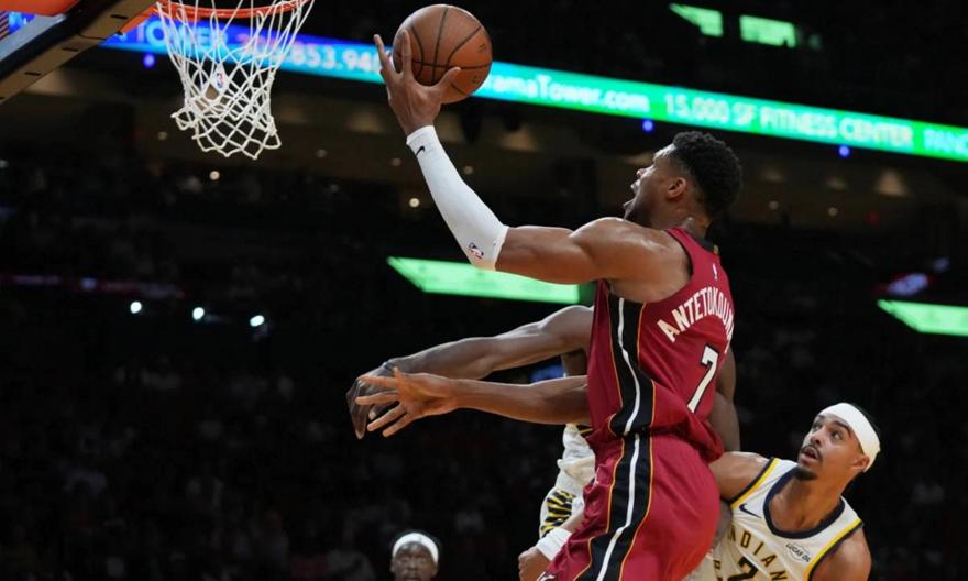 Σούπερ Γιάννης με triple-double και δεύτερη σερί νίκη για Χιτ (vid)