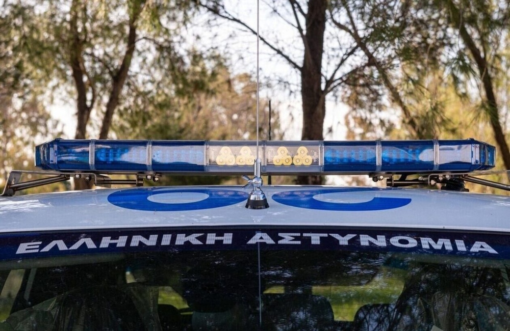 Χειροπέδες σε σπείρα που έκλεβε μηχανές σκαφών στην Αττική